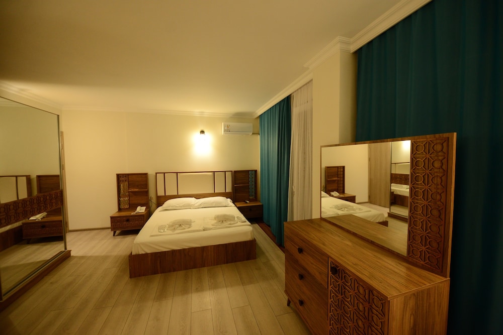 Hotel Aristocrat Batumi 10/34