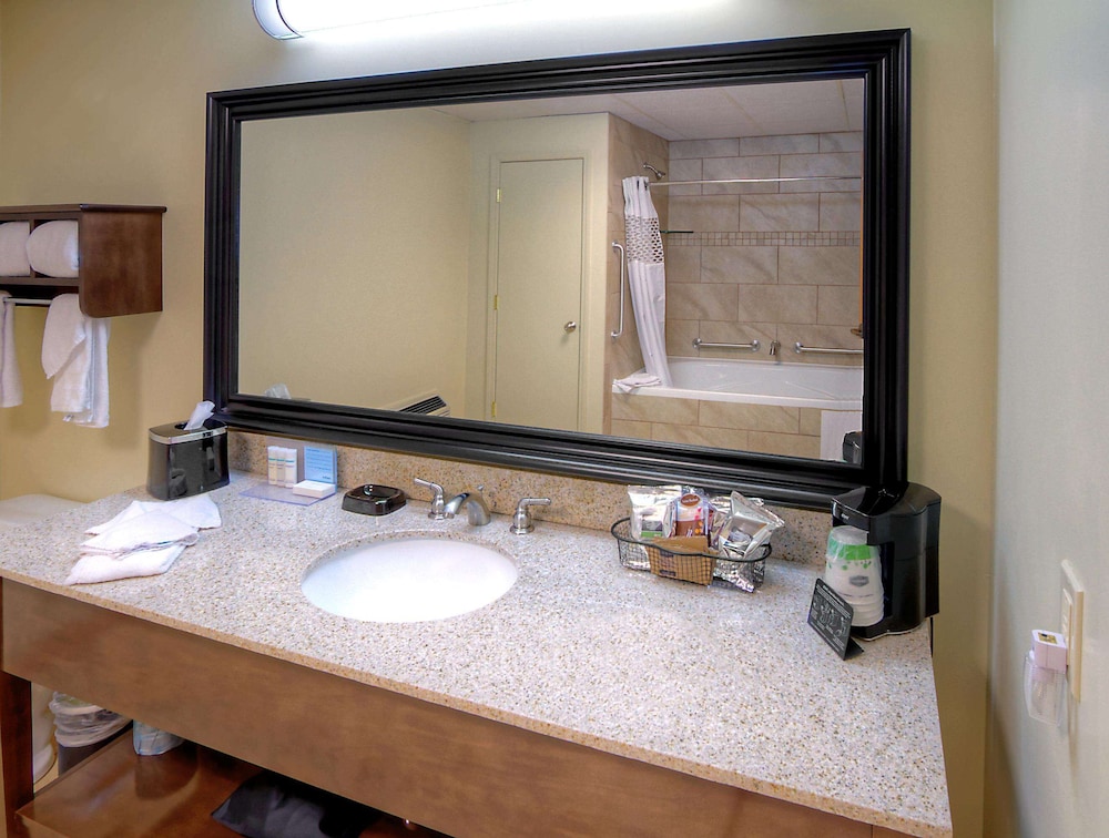 Hampton Inn Russellville 17/53