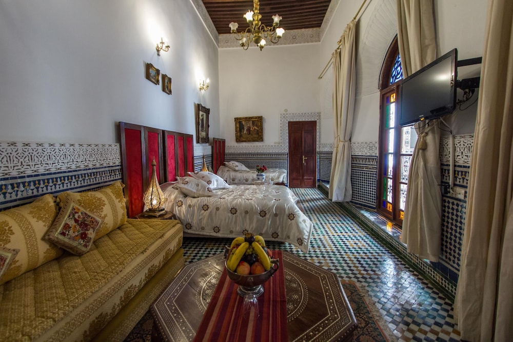 DELUXE, TRIPLE, QUEEN BED, OCEAN VIEW