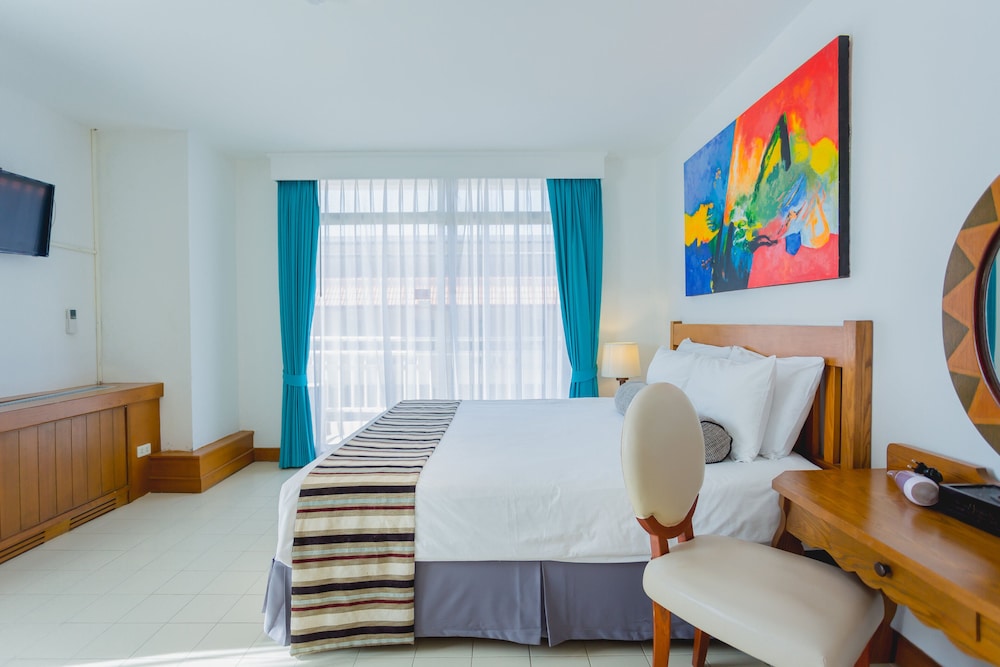 Waterfront Suites Phuket by Centara 19/76
