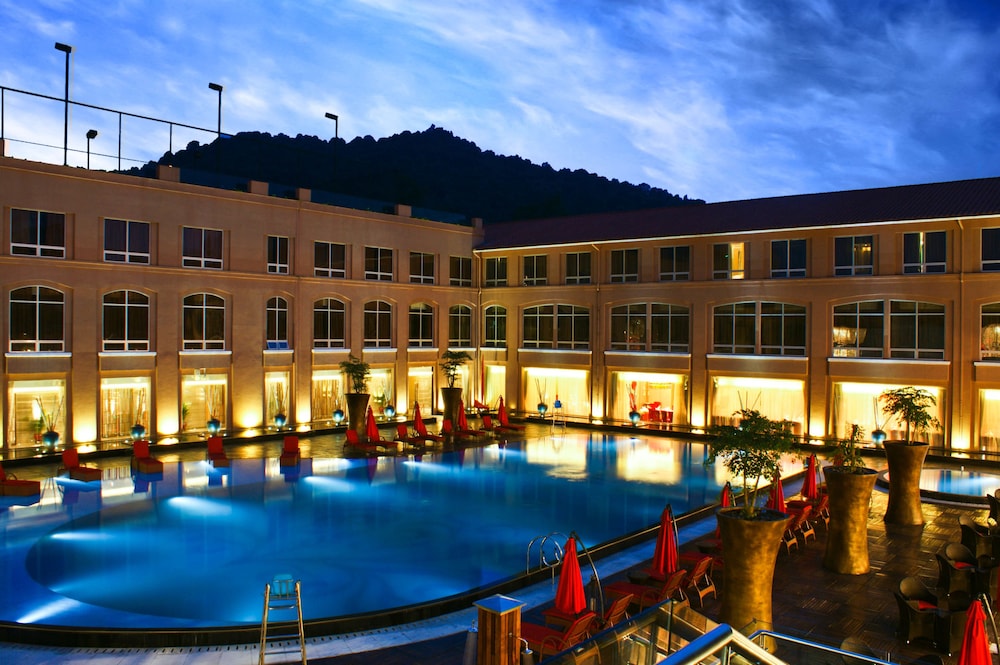 Easeland Hotel 38/42