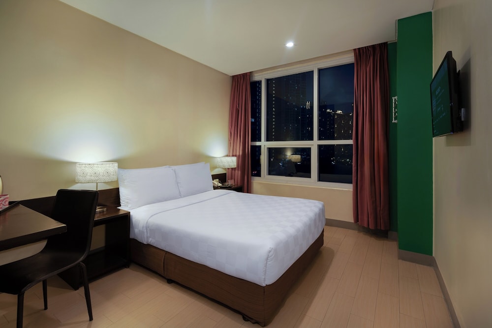 STANDARD, QUEEN BED