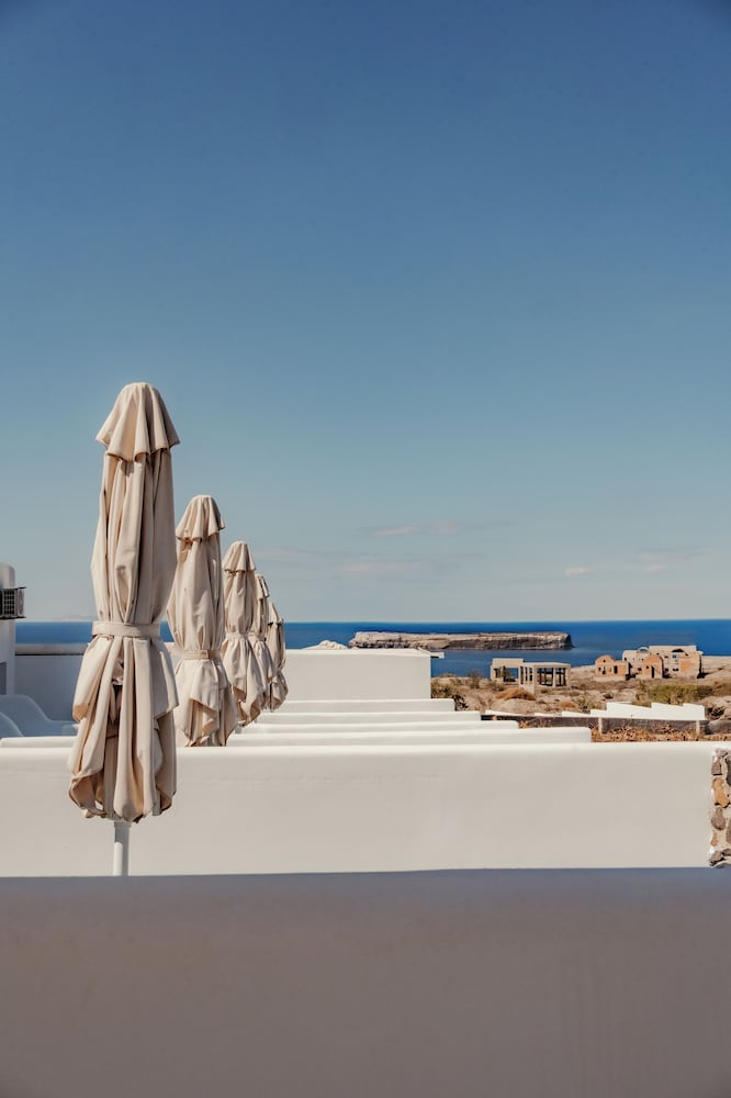 Serenita Luxury Suites 64/71