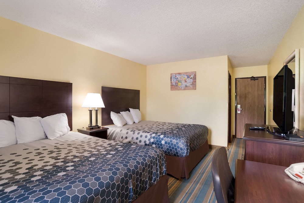 STANDARD, 2 QUEEN BEDS