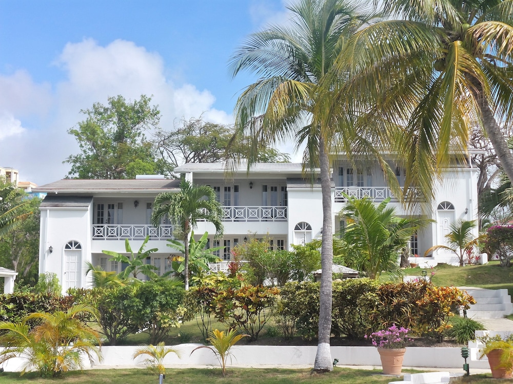 DICKENSON BAY COTTAGES 2/50