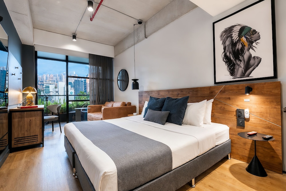 DELUXE, DOUBLE BED