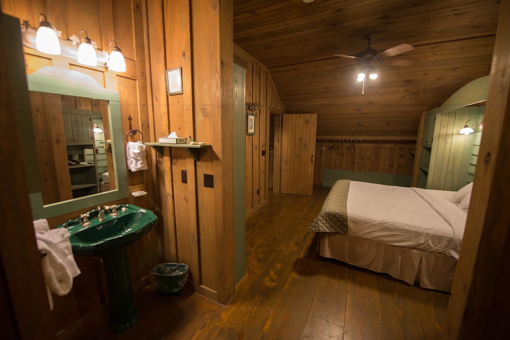 The Cabins At Green Mountain 23/68