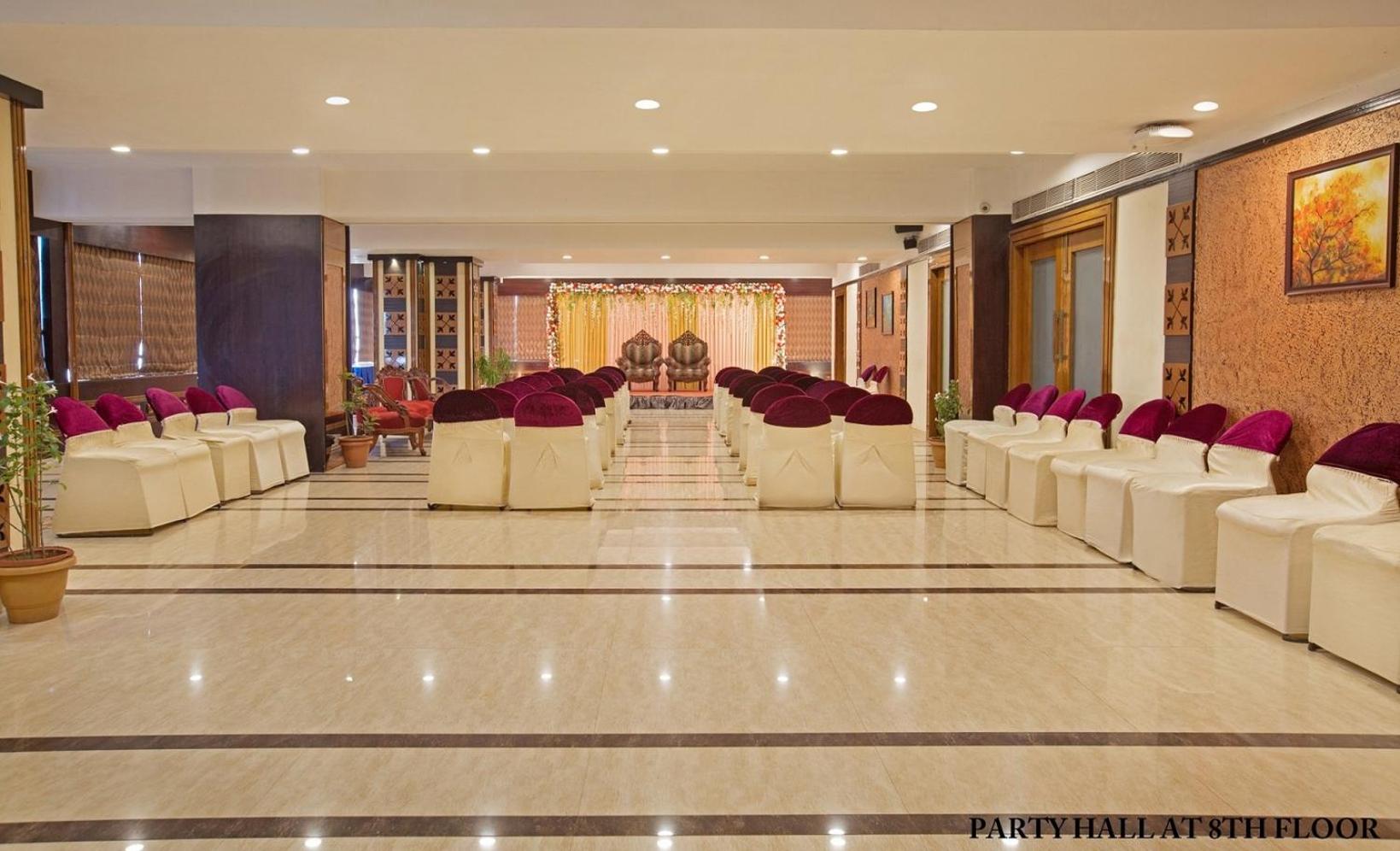 Oyo Premium Paltan Bazar 12/49