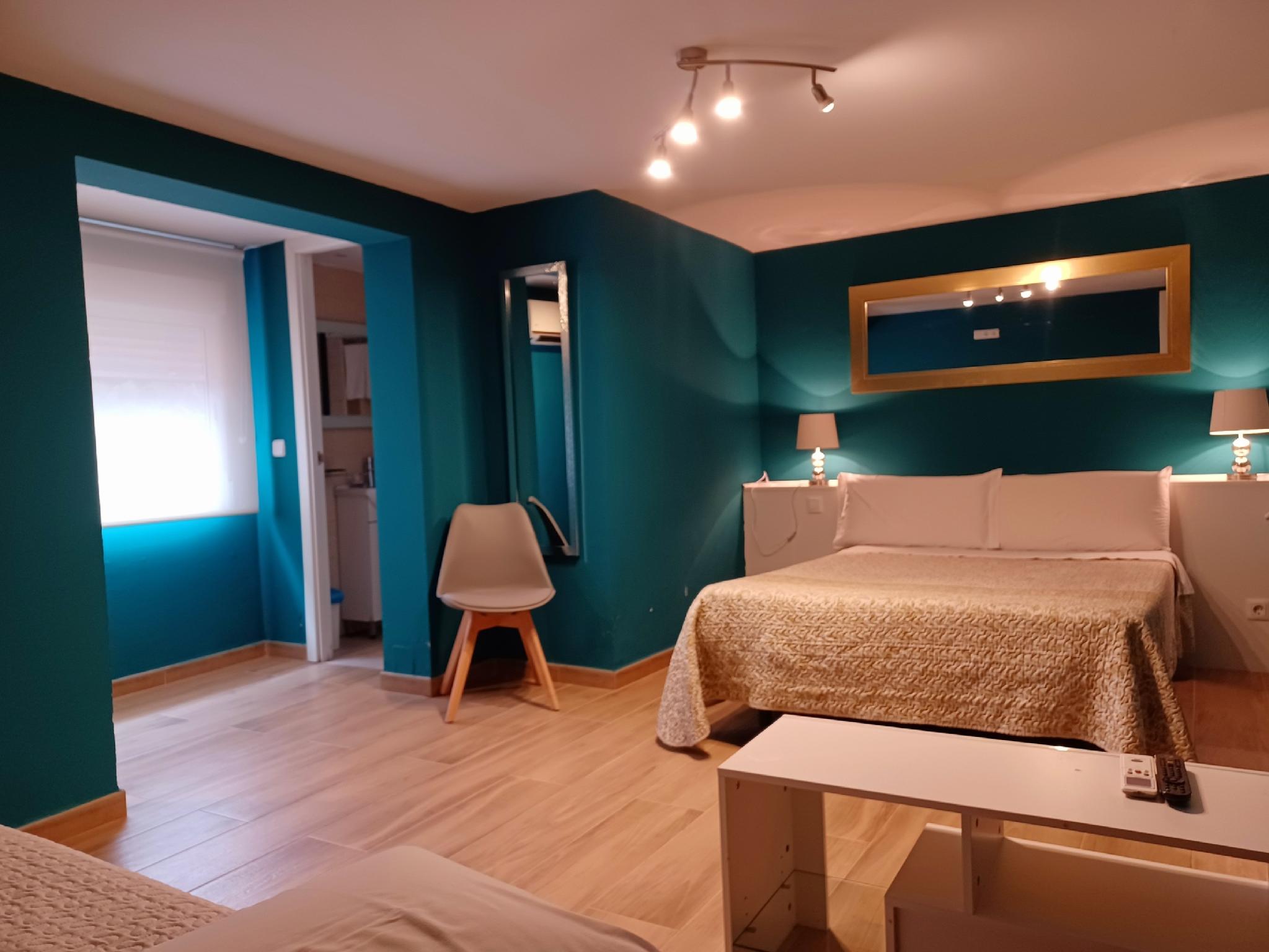 ROOM, DOUBLE BED
