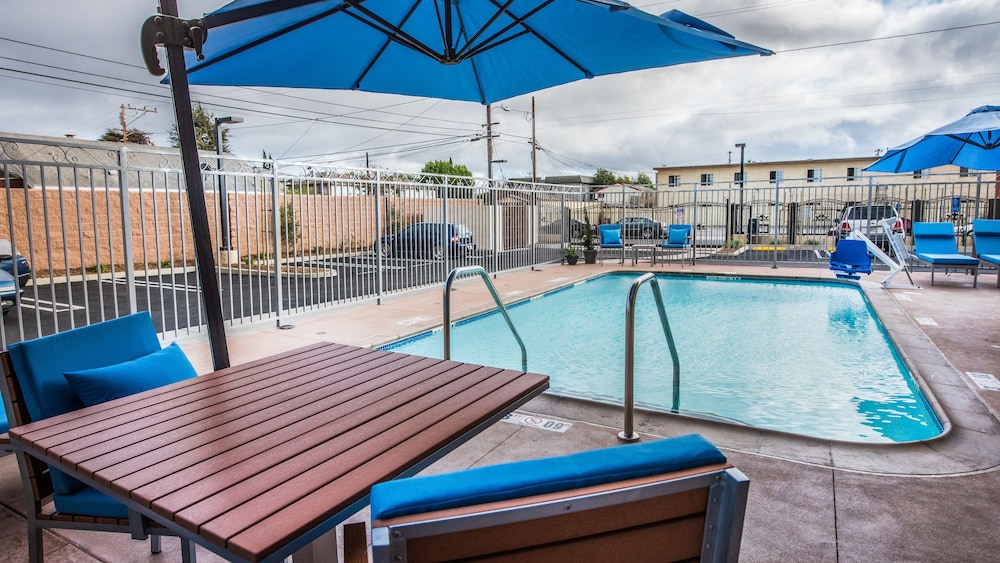 Best Western Plus Gardena Inn & Suites 18/36