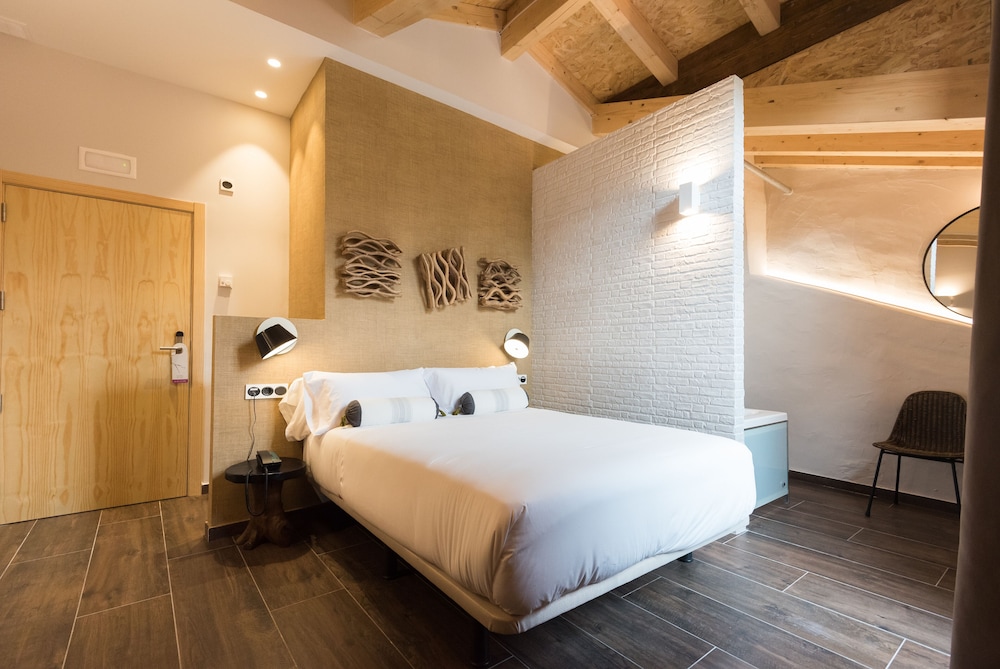 Hotel Sagarlore 24/59