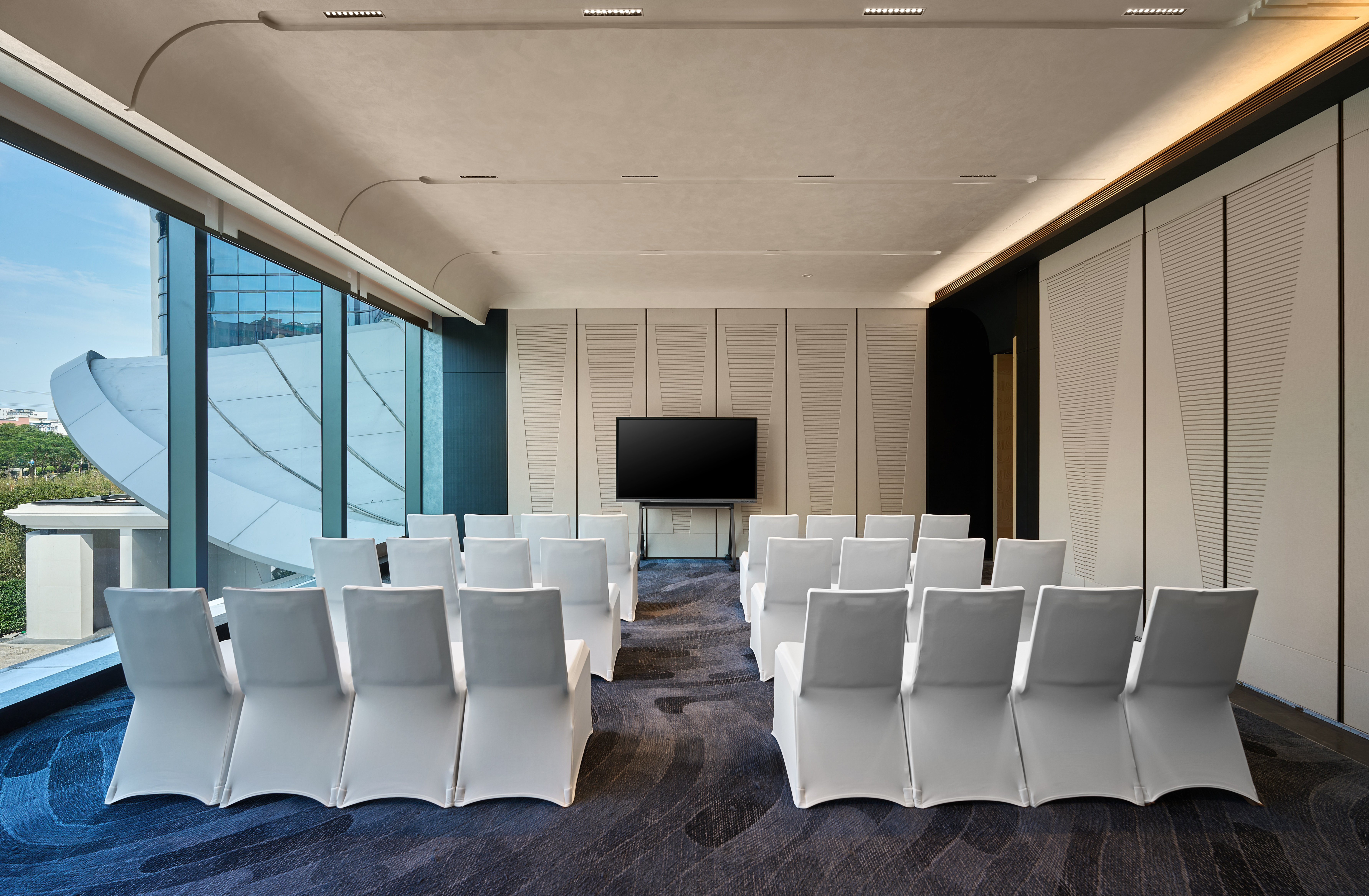 HUALUXE Shenzhen Bao'an by IHG 36/50