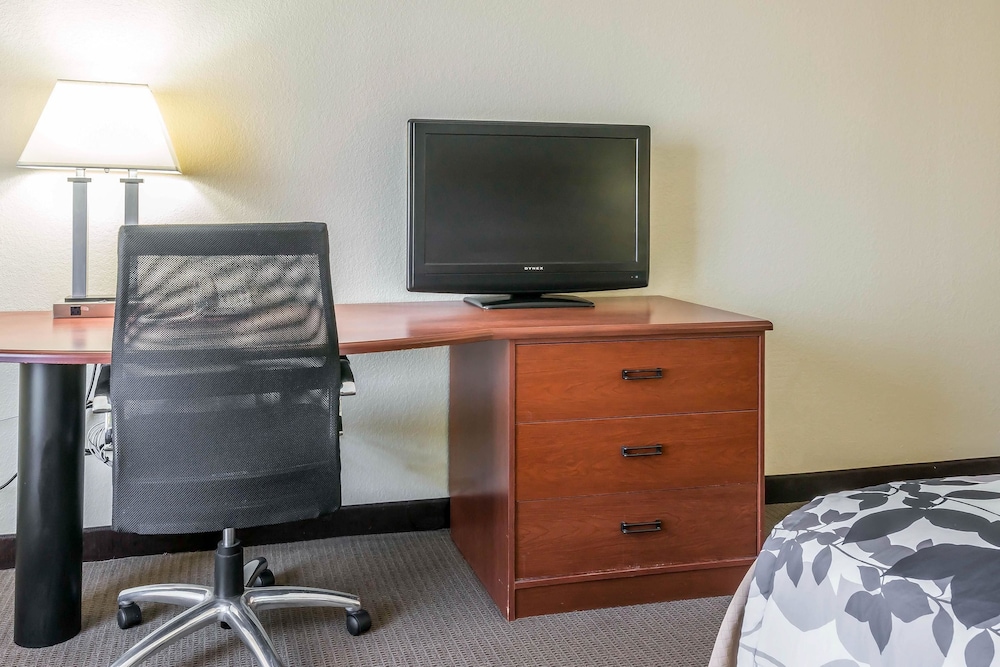 Sleep Inn & Suites University Shands 39/47