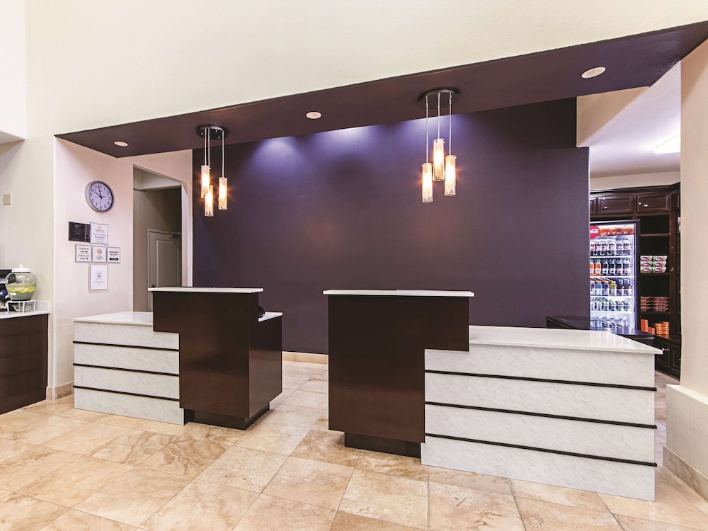 La Quinta Inn & Suites by Wyndham Houston New Caney 9/35