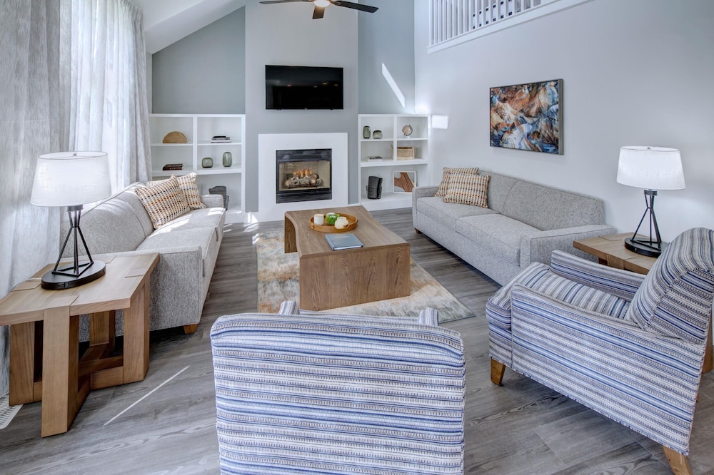 Pocono Mountain Villas MOD Collection by Sonesta 24/47