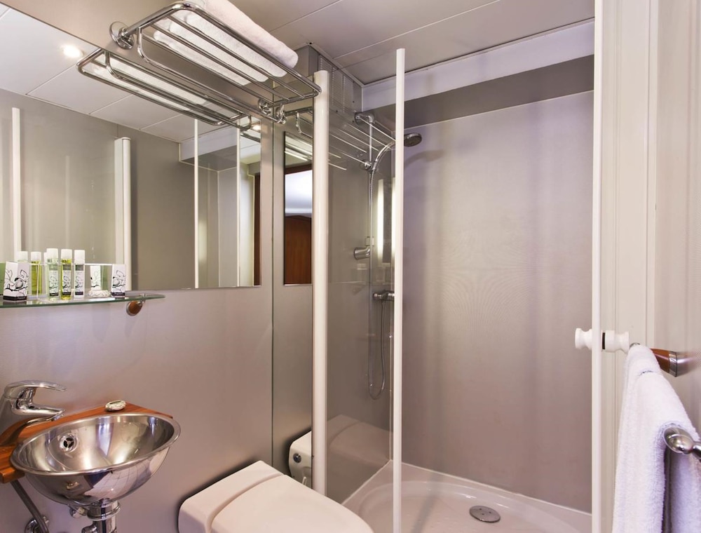 Vip Paris Yacht Hotel 47/50