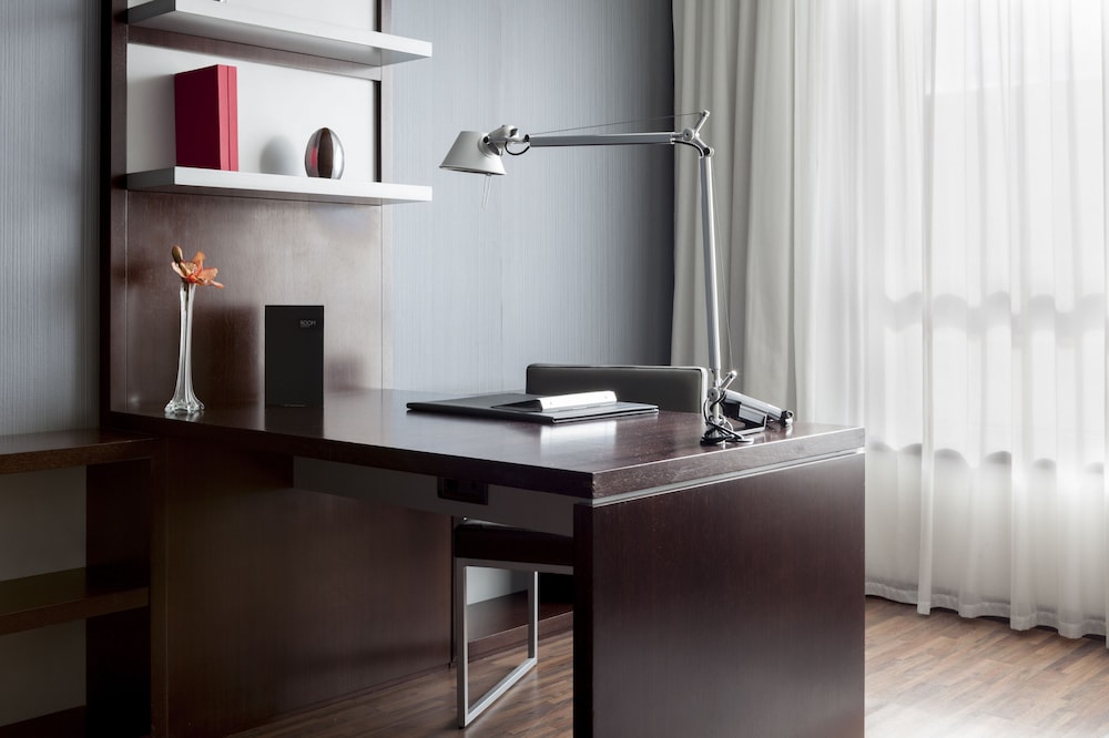 AC Hotel by Marriott Madrid Airport 44/45