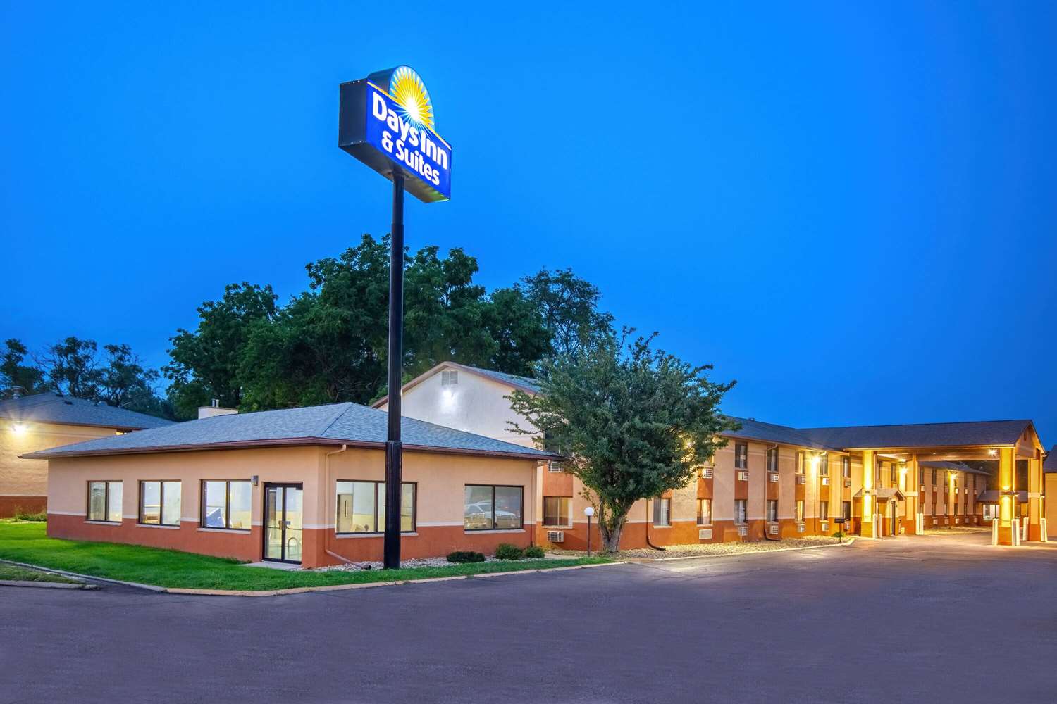 Days Inn & Suites by Wyndham Waterloo 3/30