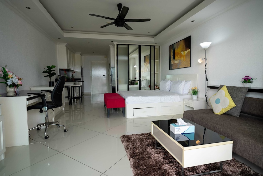 Vtsix Condo Rentals at View Talay 6 Pattaya 42/71