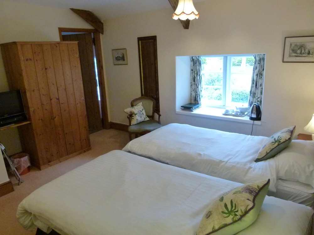 Collaven Manor Hotel 12/78