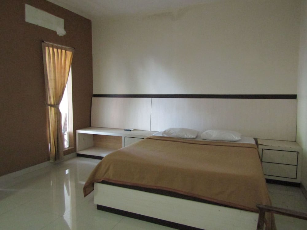Hotel Kencana Jaya by ZUZU 17/50