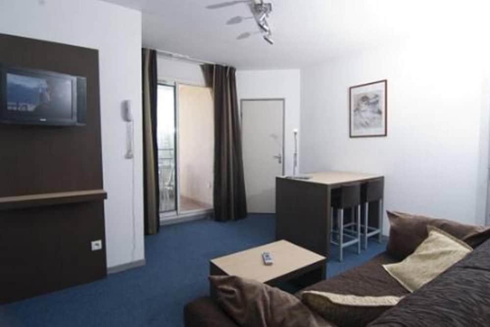 MADAME VACANCES- RESIDENCE LES CONSULS DE LA MER 16/29