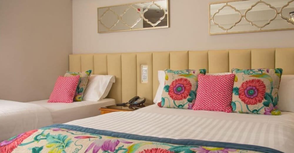 Corks Vienna Woods Hotel and Villas 24/70