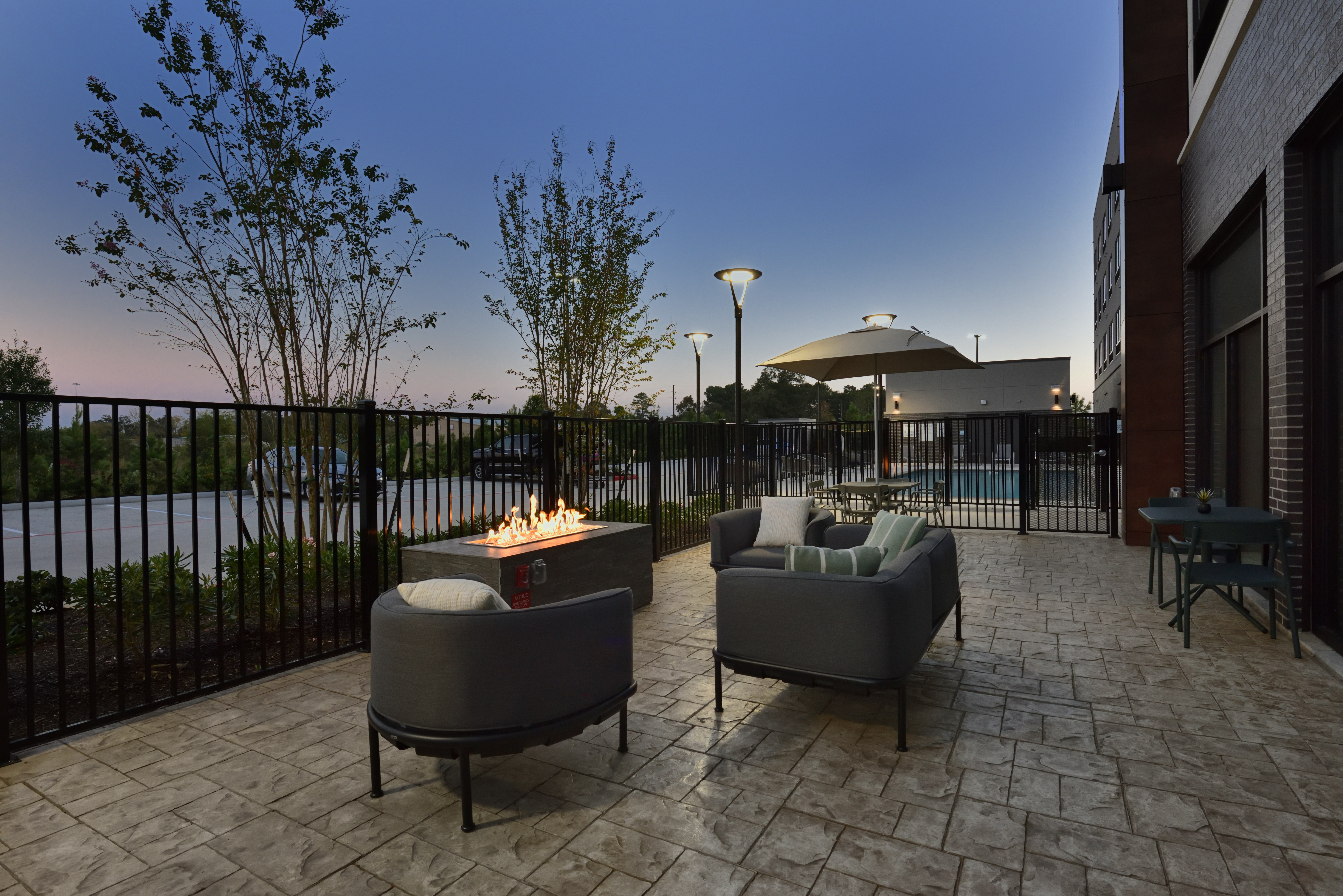 Holiday Inn Express and Suites Houston North Woodlands Area 67/70