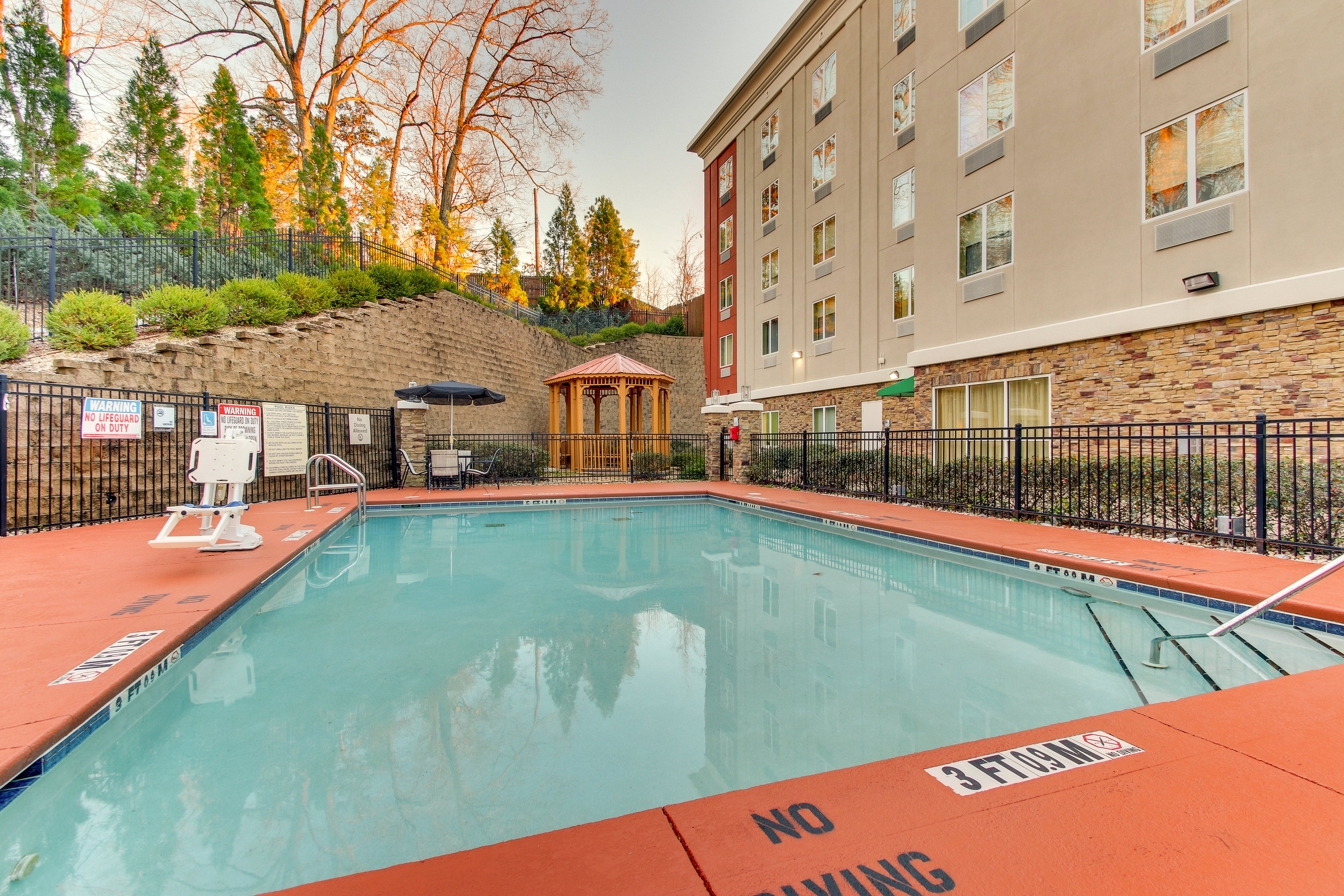 Holiday Inn Express Hotel And Suites Columbus Ft Benning 25/36