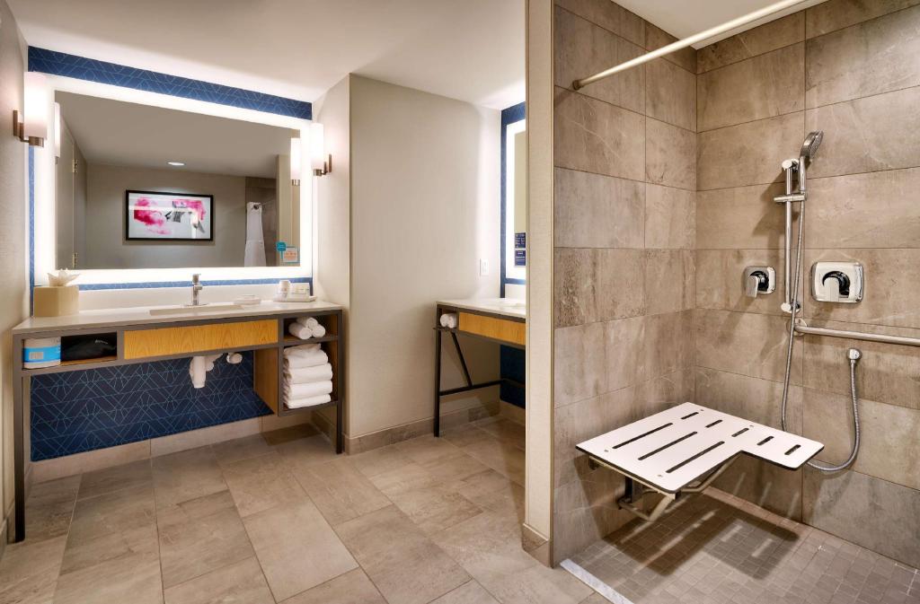 جناح بسرير كينج بغرفة نوم واحدة لذوي الإعاقة، Hilton Garden Inn Bozeman 4/4