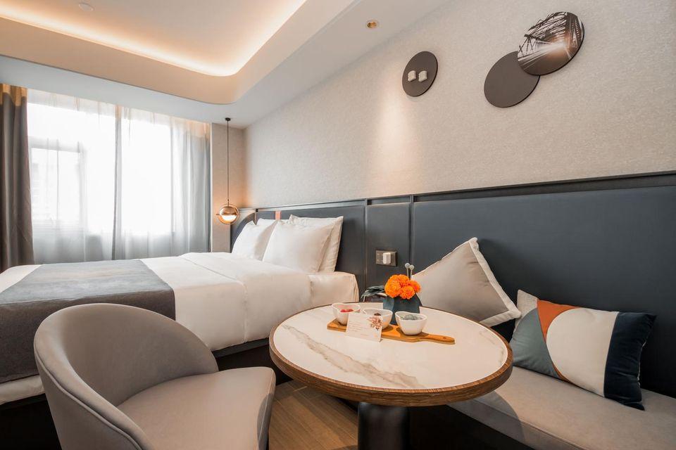 Smart, Comfort, Queen Bed