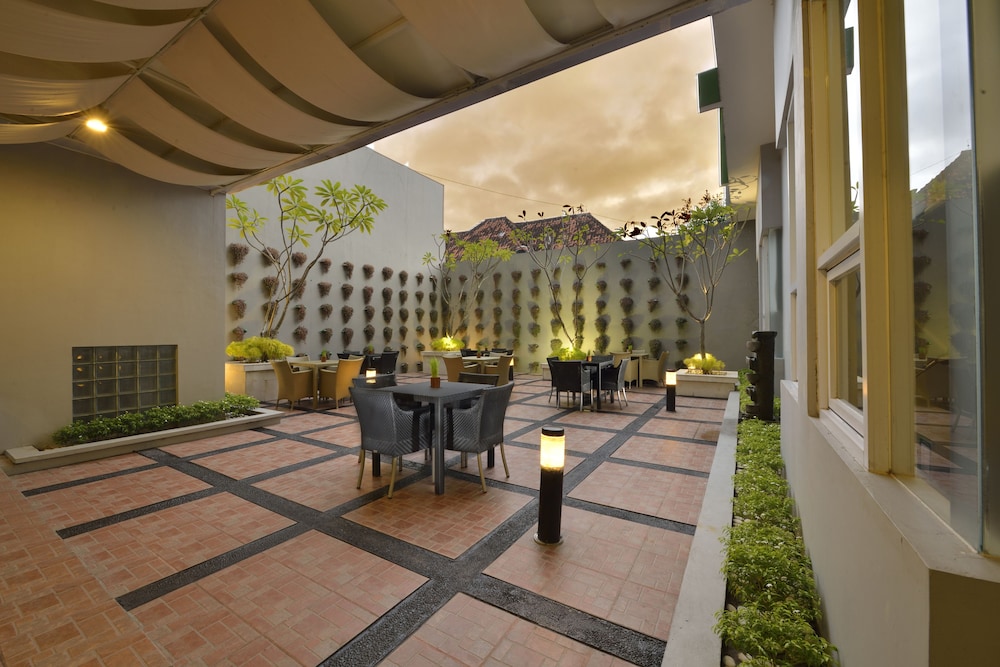 Whiz Hotel Malioboro Yogyakarta 25/48