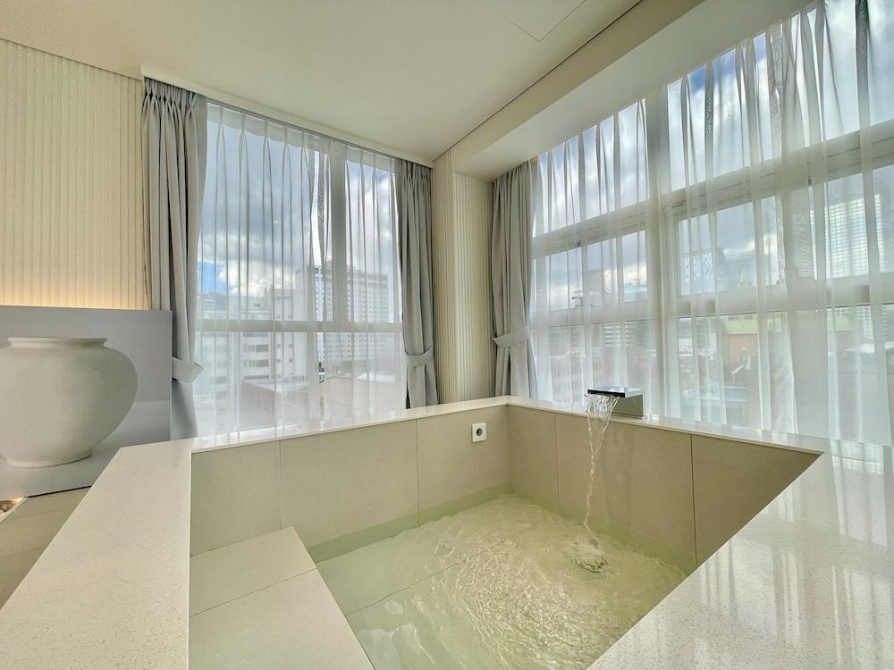 UH Suite The Myeongdong 22/52