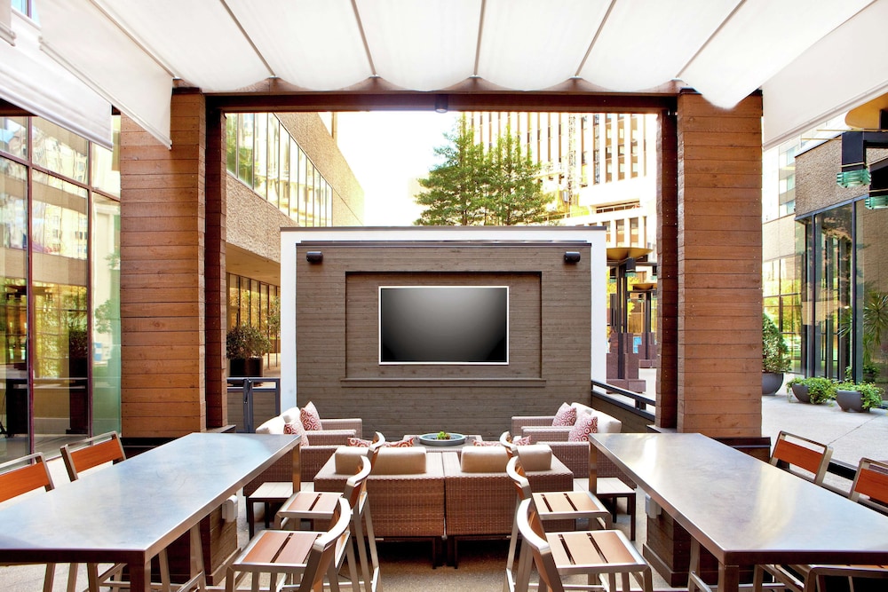 DoubleTree by Hilton Hotel Nashville Downtown 65/79