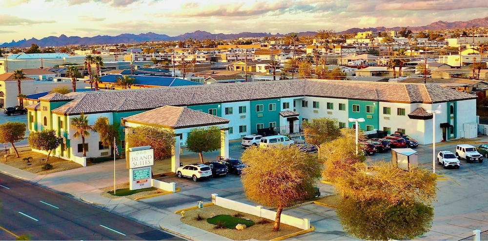 Island Suites 3/50