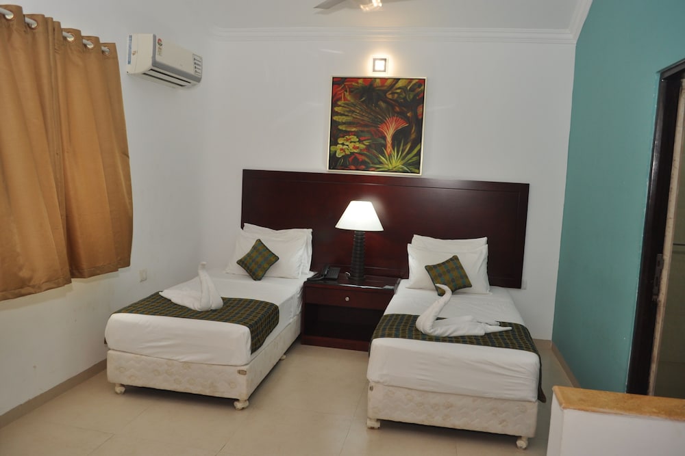 Colonia Santa Maria Hotel 8/37