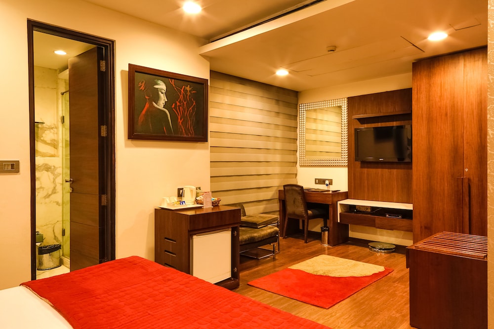 The Nanee Suites New Delhi 24/32