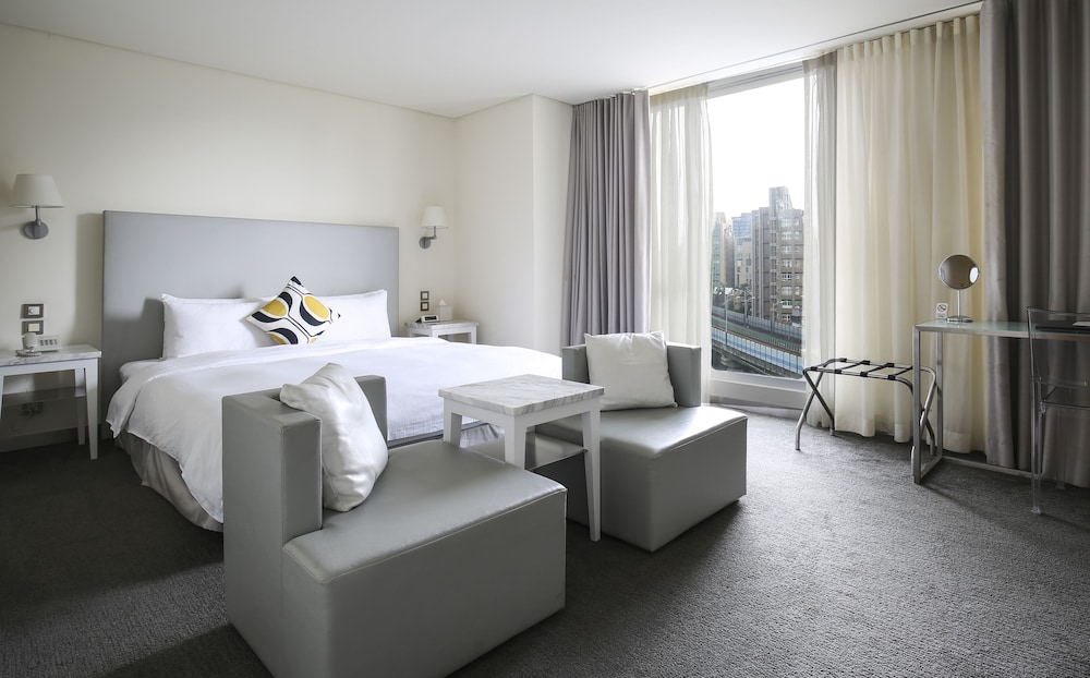 Ambience Hotel 24/58