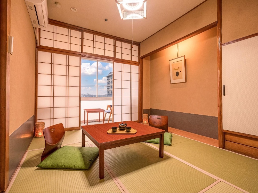 JAPANESE, ECONOMY, NO BATHROOM