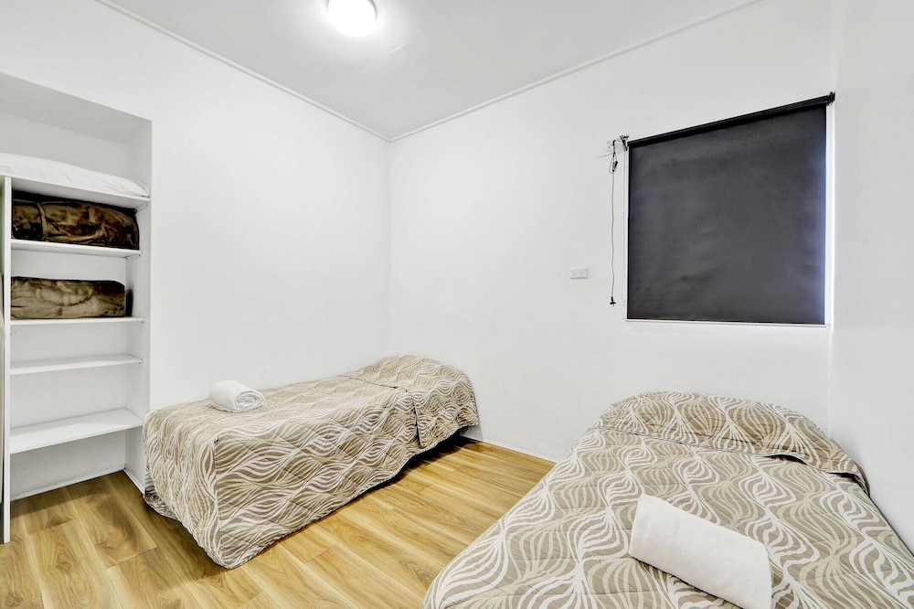 RIVIERA MOTEL BUNDABERG 24/44