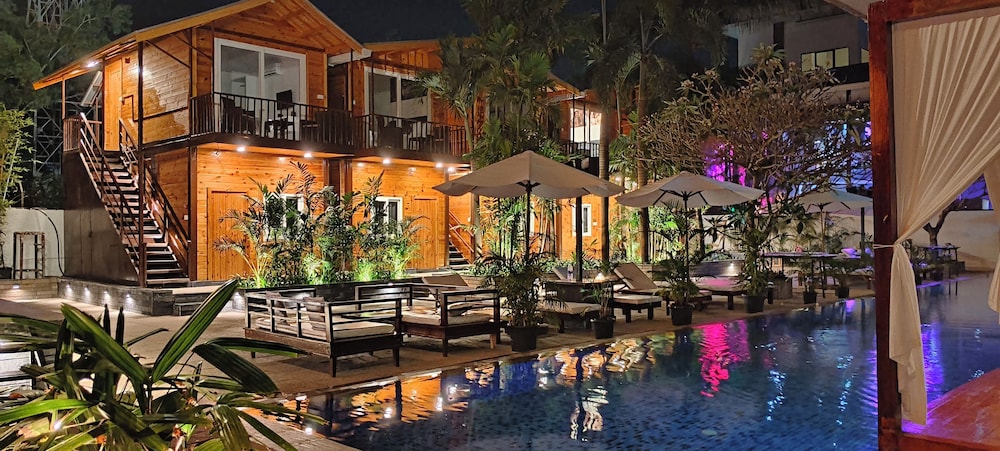 SinQ Party Hotel 35/43