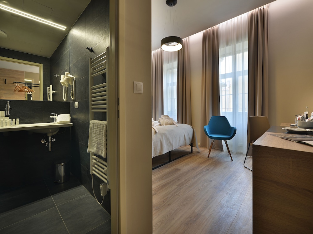 Ea Hotel New Town 26/47