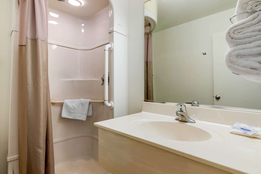 Rodeway Inn Hays KS 26/27