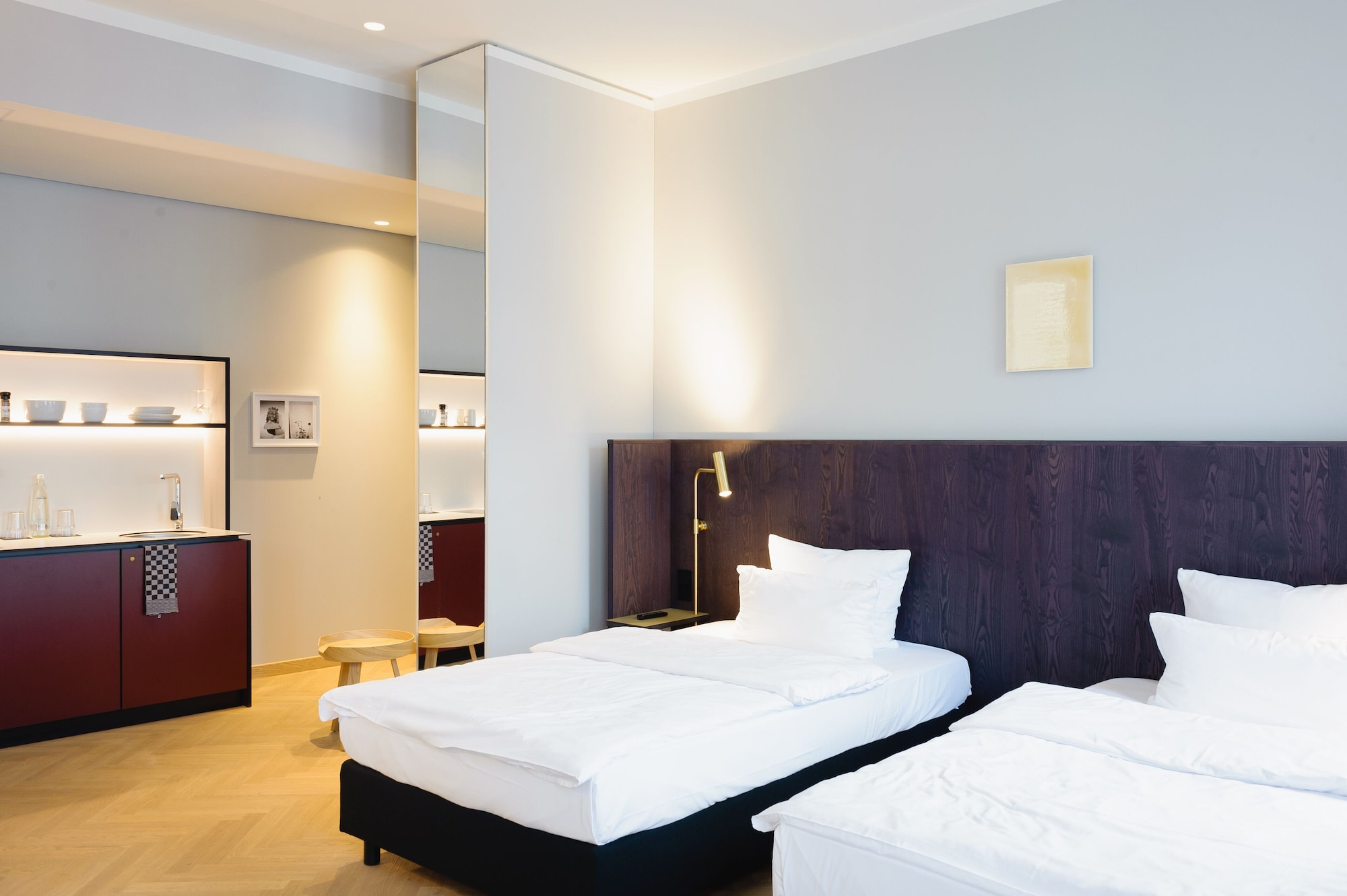 SUPERIOR, APARTMENT, TWIN BEDS, KITCHENETTE