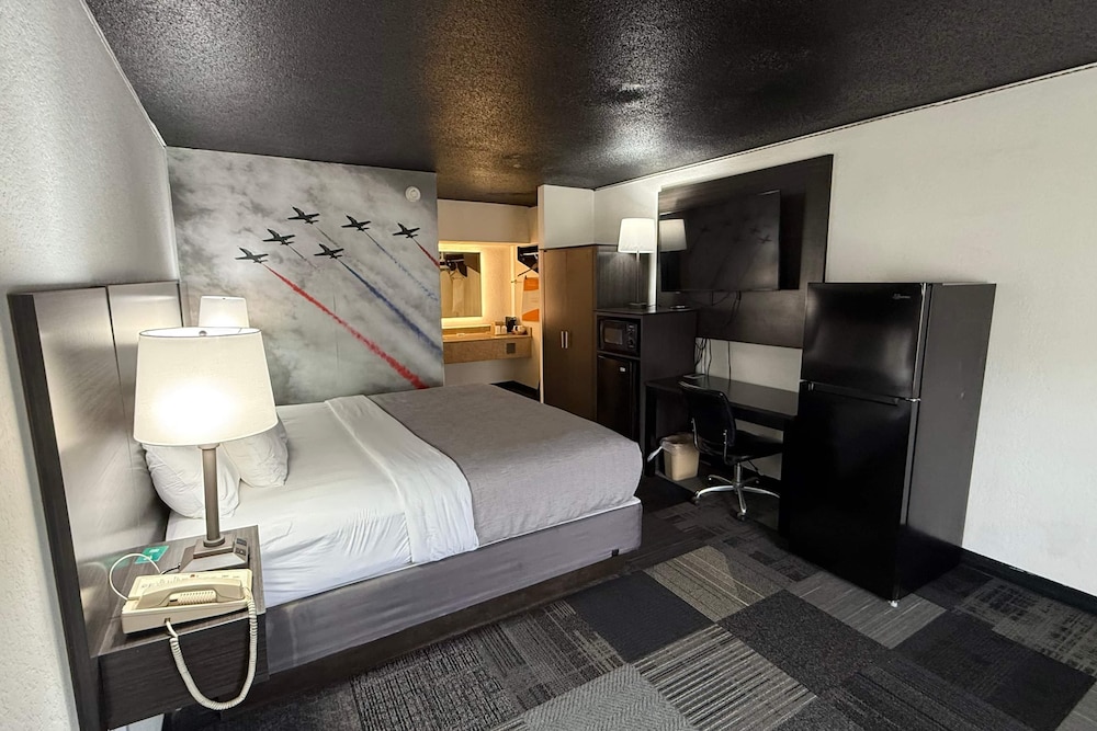 Eglin Extended Stay Hotel, a Howard Johnson by Wyndham 19/27