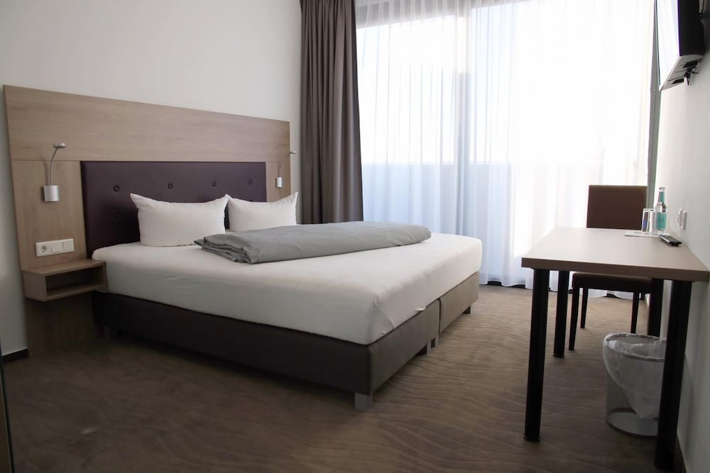 HOTEL NEW IN 11/35