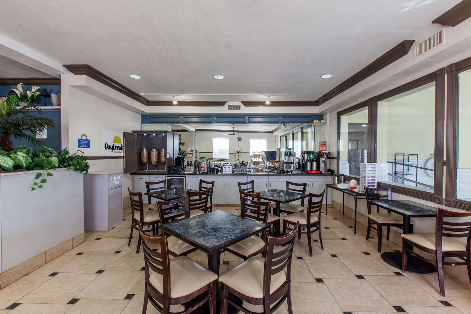 Days Inn & Suites by Wyndham NASA Space Center Houston 10/17