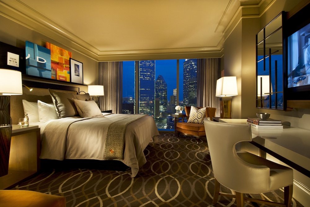 OMNI DALLAS HOTEL 51/92