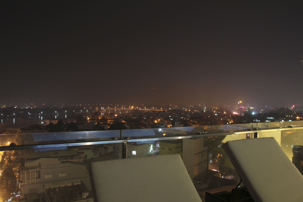 West Hotel 51/54