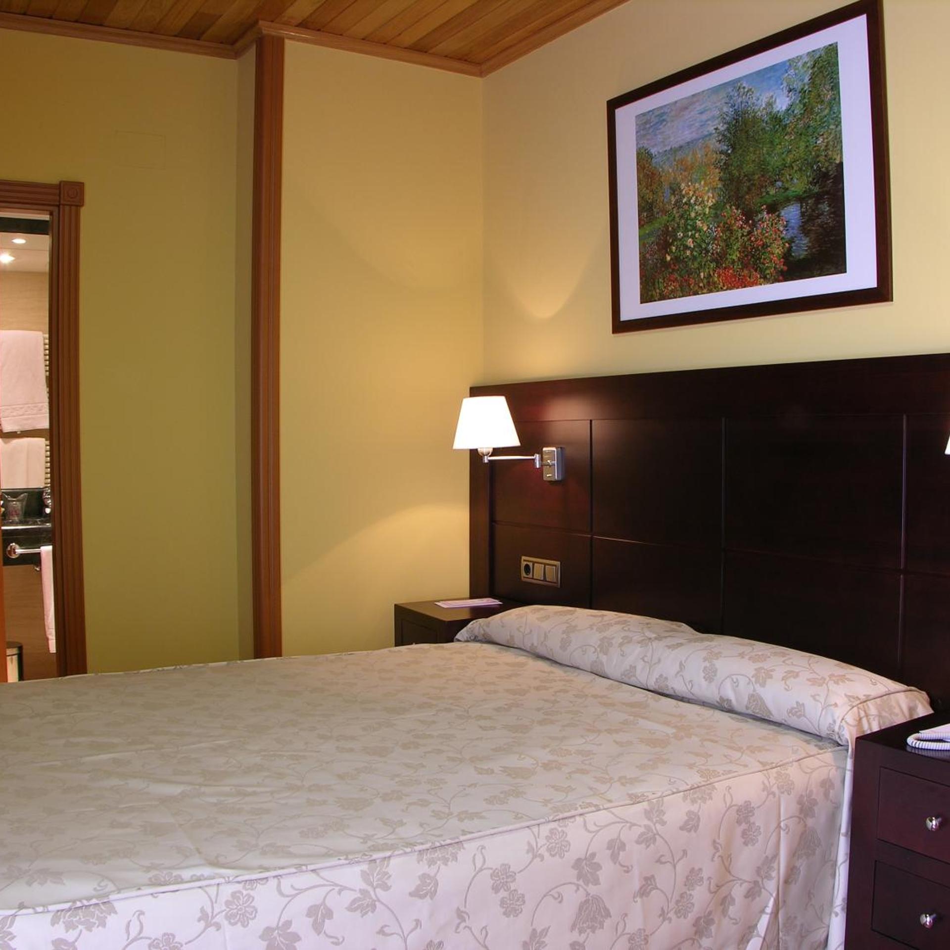 غرفة بسرير مزدوج مع سرير إضافي، Hotel Ii Castillas Avila 3/6